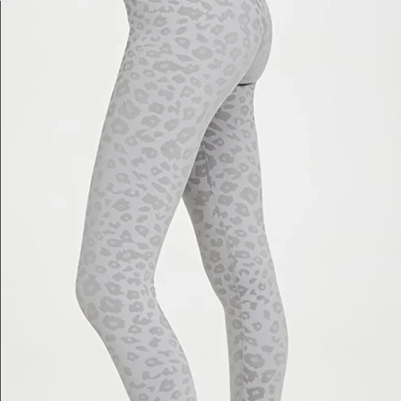 Beyond Yoga Leopard Jacquard Set - Picture 5 of 9